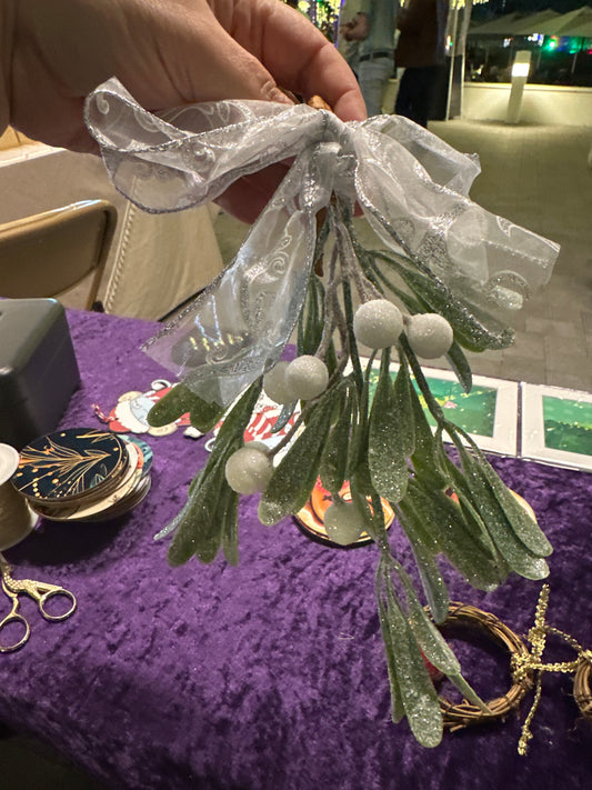 Mistletoe Door Hanger Christmas Decor